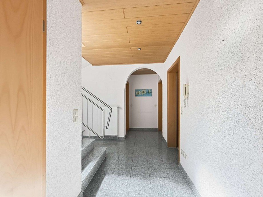 Flur UG Zweifamilienhaus Graben-Neudorf