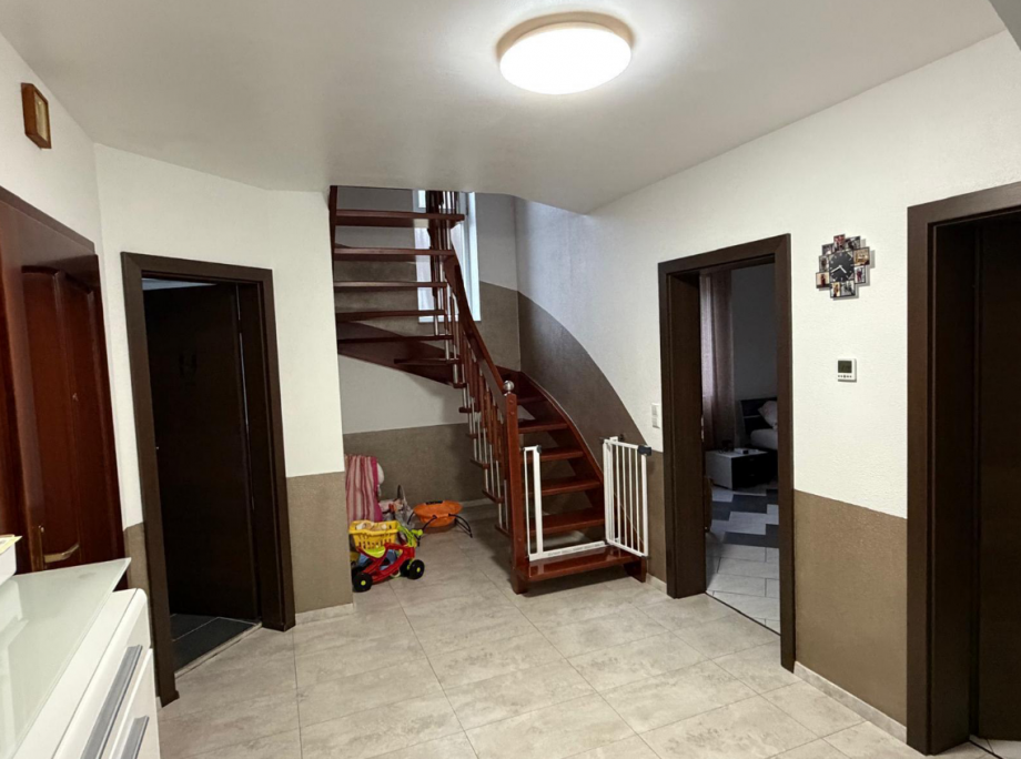Treppenhaus OG/DG Zweifamilienhaus K�mpfelbach