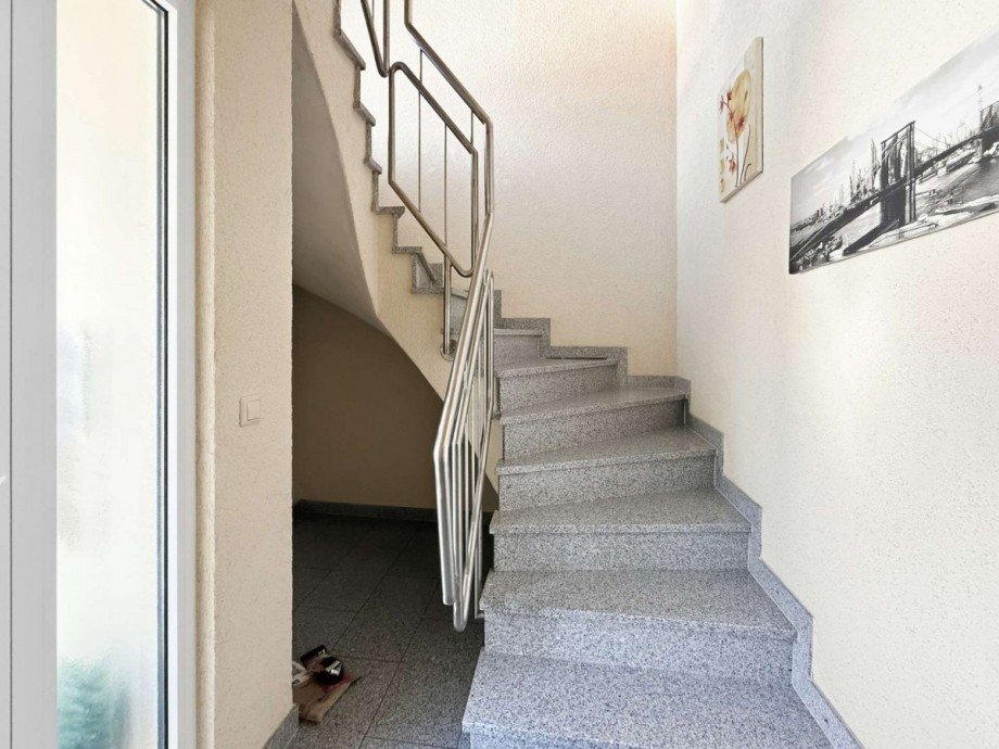 Treppenhaus Zweifamilienhaus Graben-Neudorf