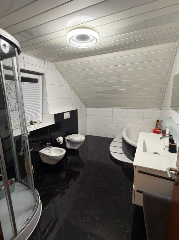 Bad DG Zweifamilienhaus K�mpfelbach