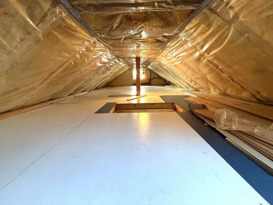 Dachstuhl / Nutzfl�che / Abstellraum Dachgeschosswohnung Graben-Neudorf