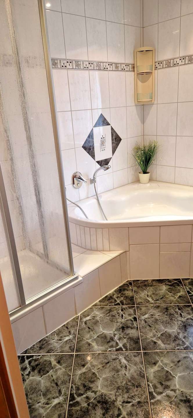 Bad EG Maisonettewohnung Graben-Neudorf