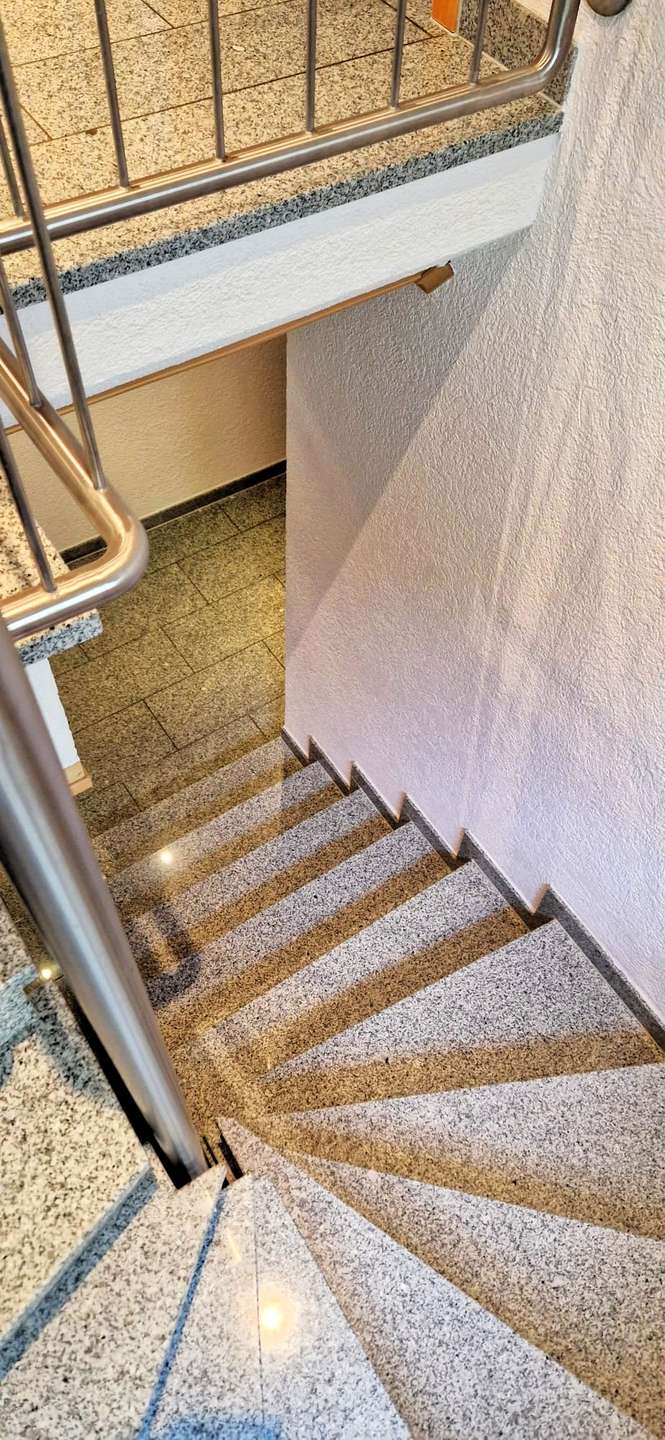 Treppe UG Maisonettewohnung Graben-Neudorf
