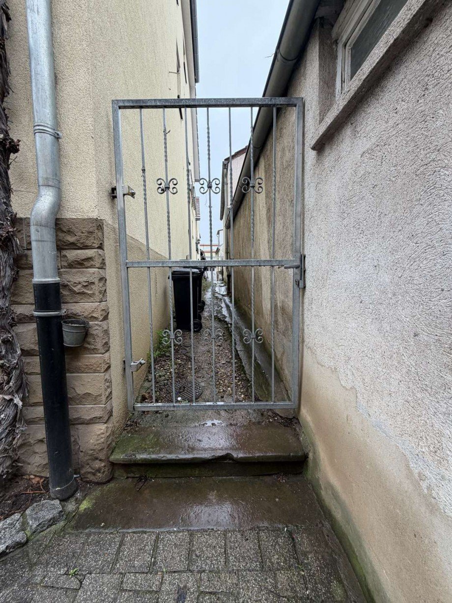 9_Sep. Eingang zum Hinterhaus Mehrfamilienhaus Bruchsal