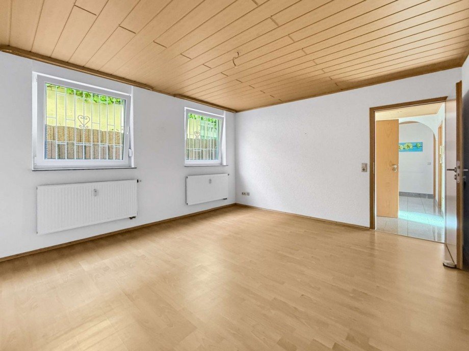 Schlafzimmer Eltern UG Maisonettewohnung Graben-Neudorf