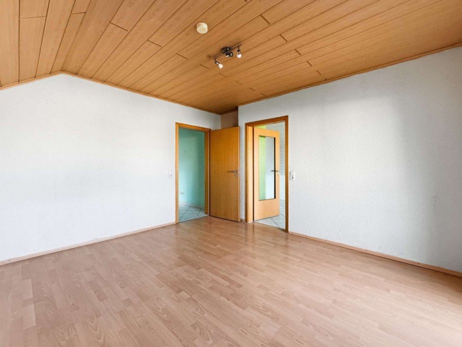 Wohnzimmer DG Zweifamilienhaus Graben-Neudorf