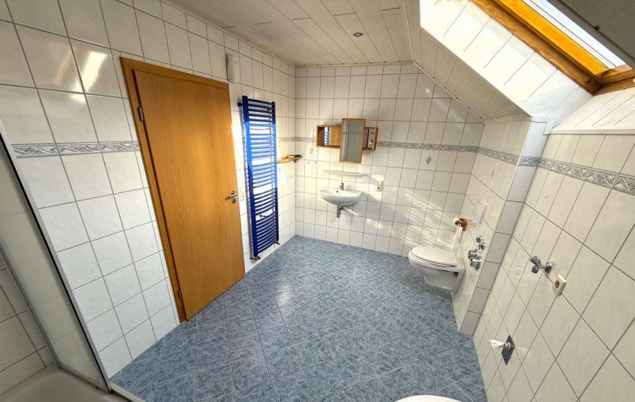 Bad Dachgeschosswohnung Graben-Neudorf