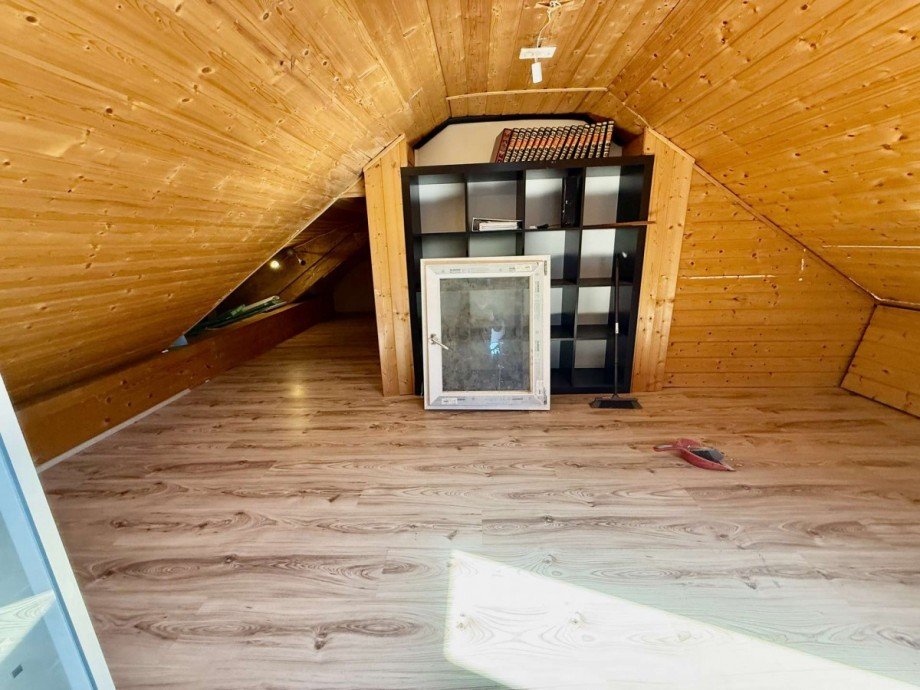 Dachboden - Zugang Anlage Dachgeschosswohnung Hambr�cken