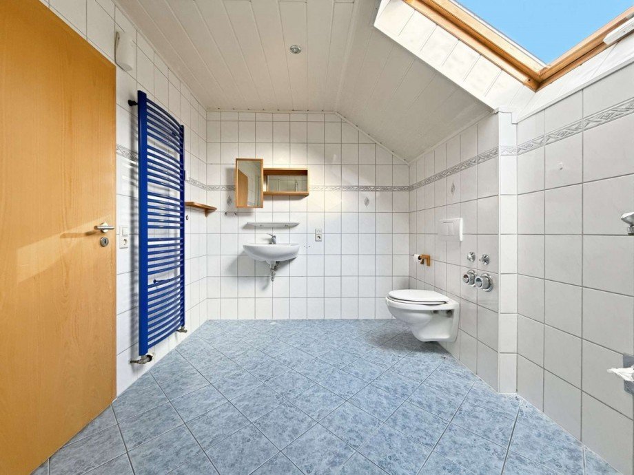 Bad DG Zweifamilienhaus Graben-Neudorf
