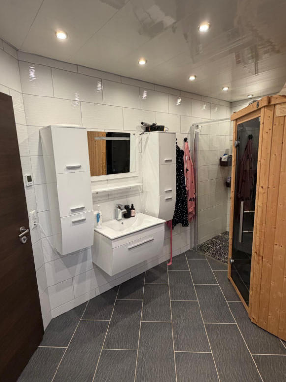 Bad OG Zweifamilienhaus K�mpfelbach