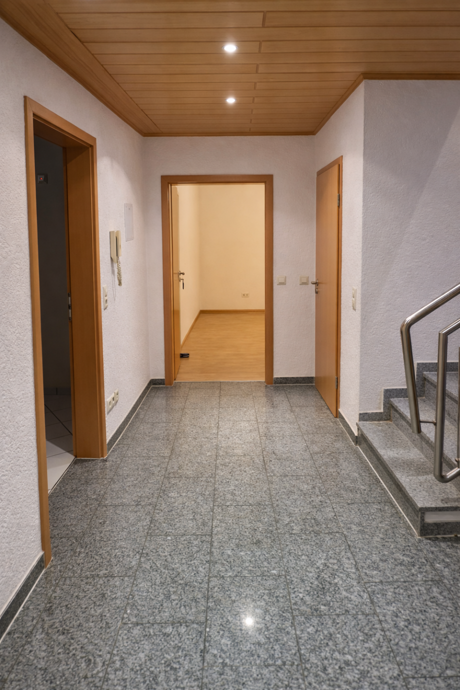 Flur UG Zweifamilienhaus Graben-Neudorf