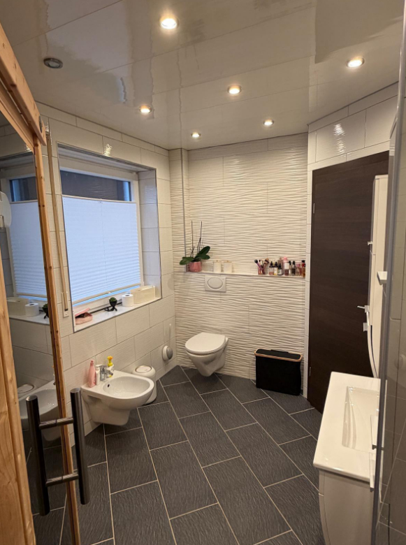 Bad OG Zweifamilienhaus K�mpfelbach