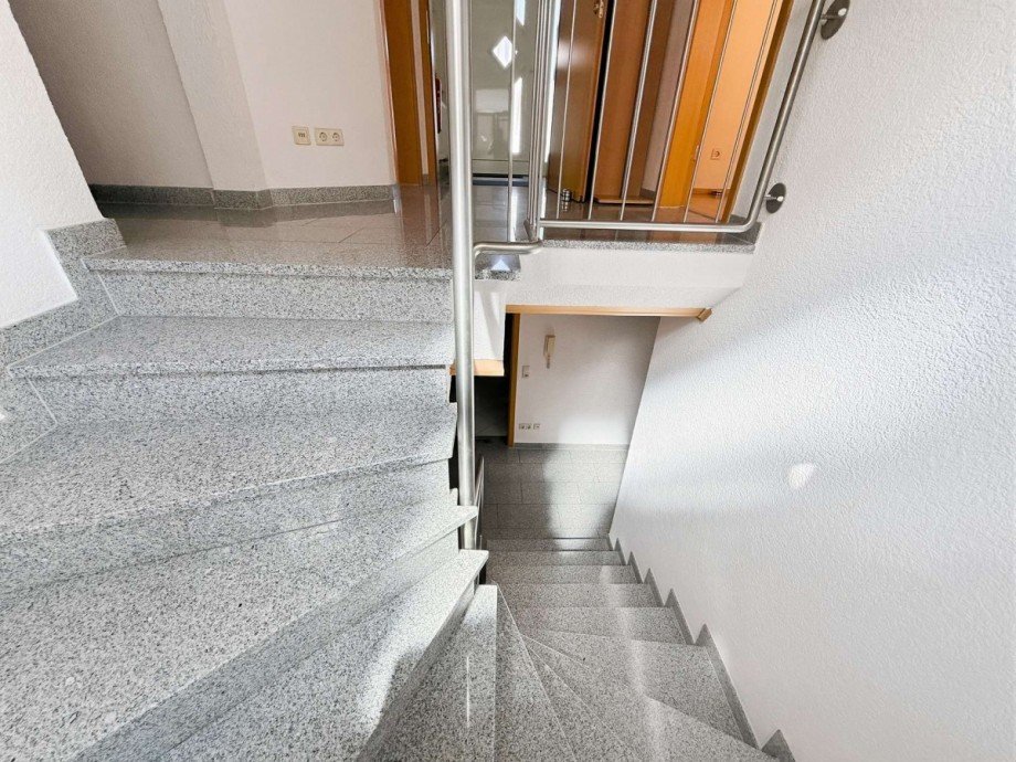 Treppenabgang UG Zweifamilienhaus Graben-Neudorf