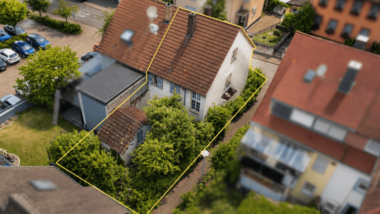 Luftansicht Grundst�ck Bruchsal Zweifamilienhaus Charmante Doppelhaush�lfte mit zwei Wohneinheiten, Garten und Ausbaupotenzial!