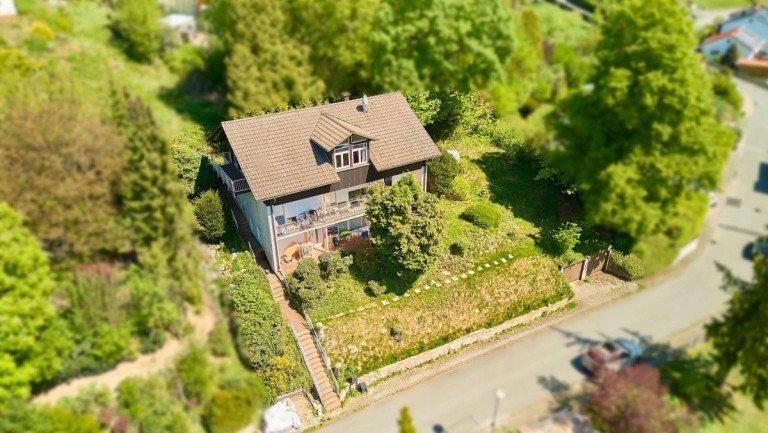 Luftansicht Wald-Michelbach Mehrfamilienhaus Wohnen & Vermieten unter einem Dach in Wald-Michelbach mit Ausblick!