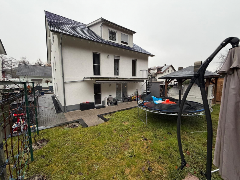 Gartenansicht Zweifamilienhaus K�mpfelbach