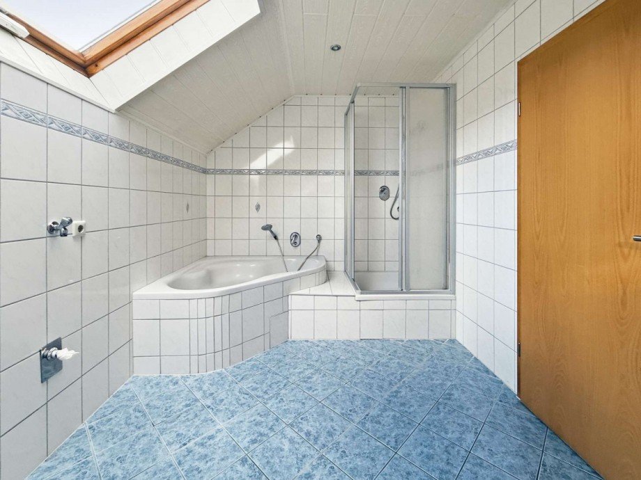 Bad DG Zweifamilienhaus Graben-Neudorf