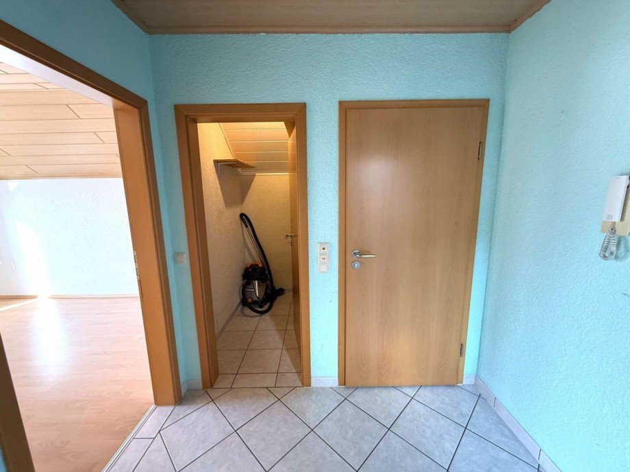 Abstellkammer & Eingang Dachgeschosswohnung Graben-Neudorf