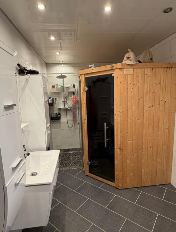 Bad mit Sauna OG Zweifamilienhaus K�mpfelbach