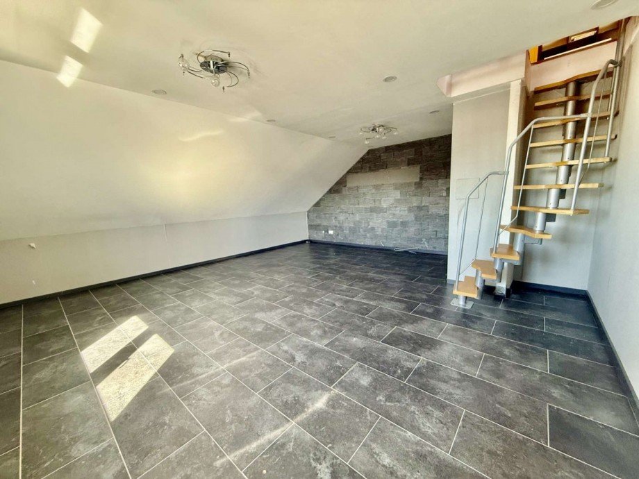 Wohnzimmer Dachgeschosswohnung Hambr�cken